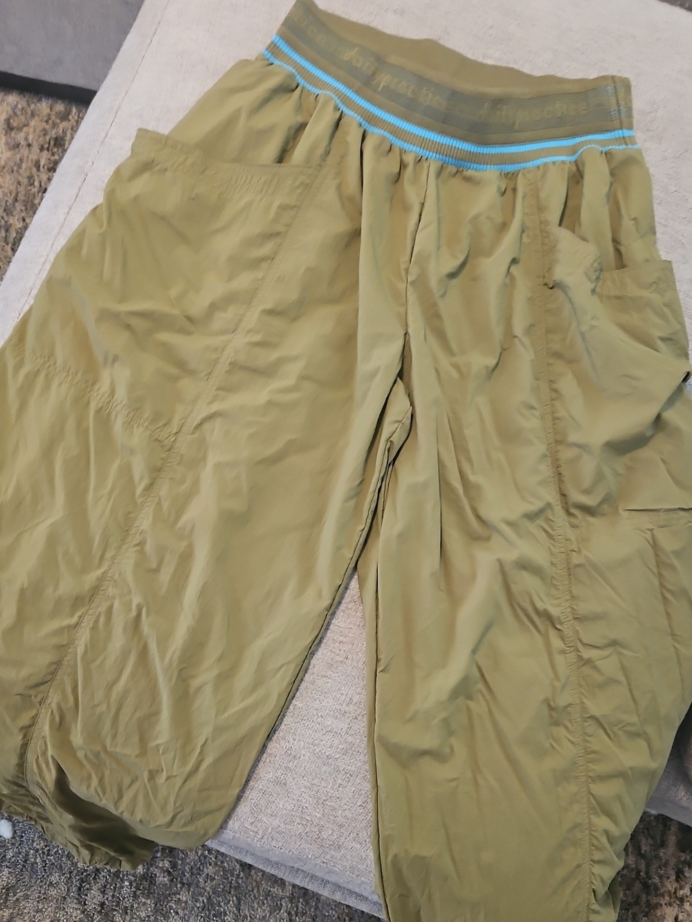 Daily Practice Balloon Windbreaker Pants